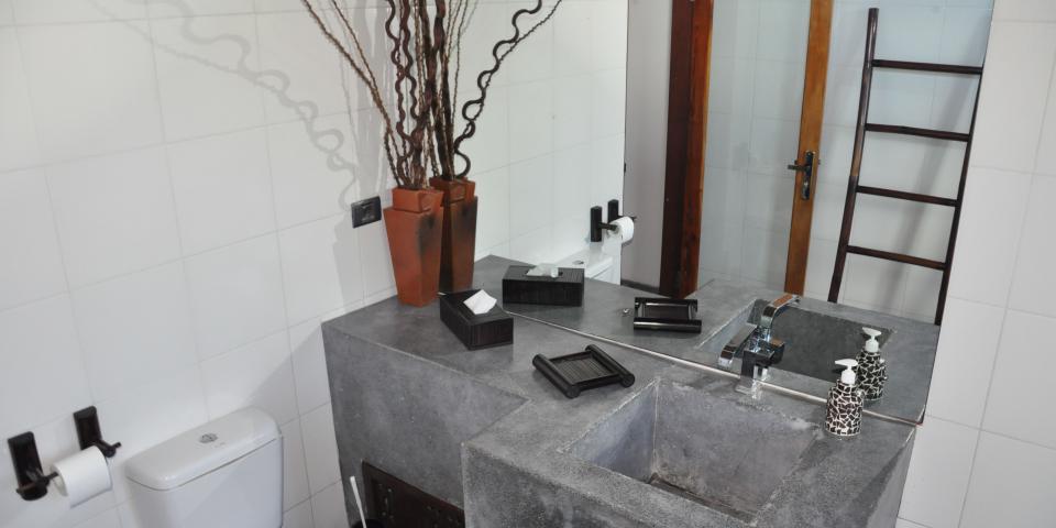 Room 2 Bathroom